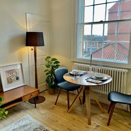 Walmgate Apartment *